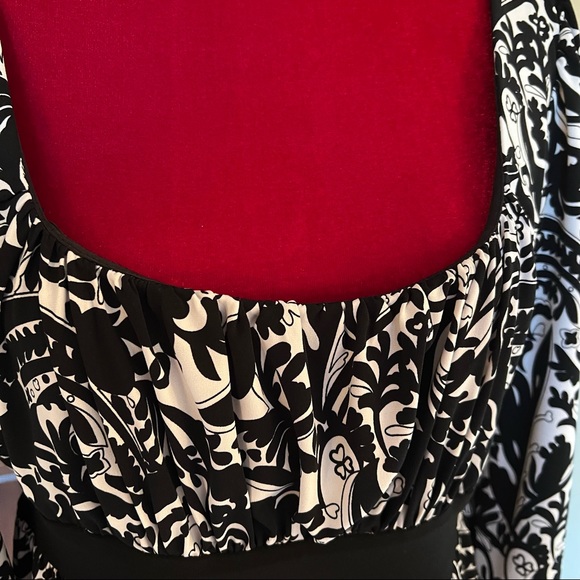 Empire waist dress with mini bell sleeves - Picture 2 of 11